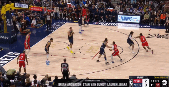 战神卡的威力~😲小卡前2场面对穆雷防守10中10 对垒戈登时11中9