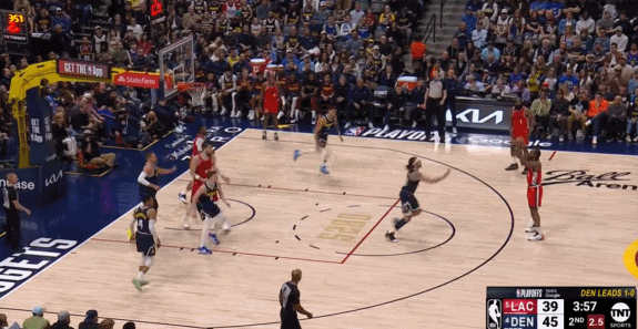 战神卡的威力~😲小卡前2场面对穆雷防守10中10 对垒戈登时11中9