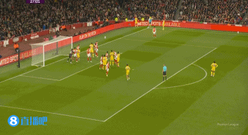 枪手被1-1扳平！水晶宫中场埃泽无人盯防,凌空抽射破门