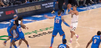 太强硬！阿隆-戈登顺下接球 对抗防守强攻打进之后加罚也有