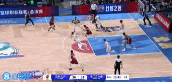 有所回暖！孙铭徽抢断反击一条龙得手 帮助球队继续迫近比分